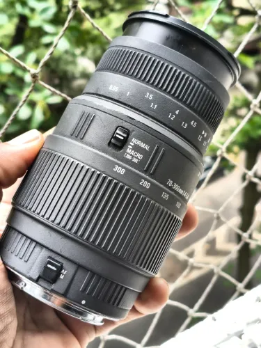 Objetiva Tamron 70-300mm Macro Canon