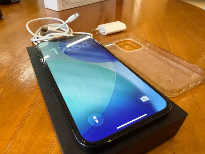 iPhone 12 Pro azul top