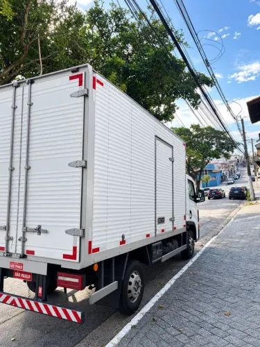 Vendo baú excelente estado