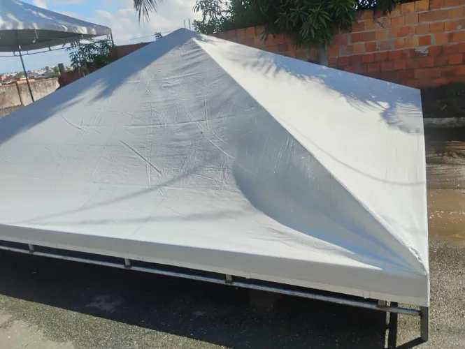 Vendo um toldo de 6x6 usado mas toldo bom emtrego motado