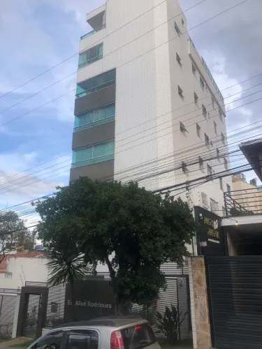 Apartamento 3 Q, vagas 3, elevador, 1 por andar, prédio todo resvestido