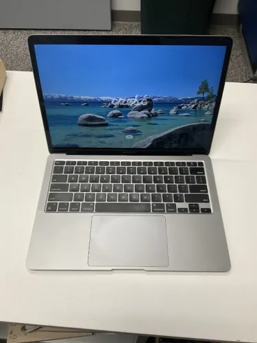 Macbook Air M1 8 GB / 256 / 94% Bateria
