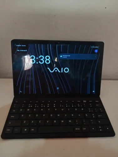 Tablet com capa e teclado