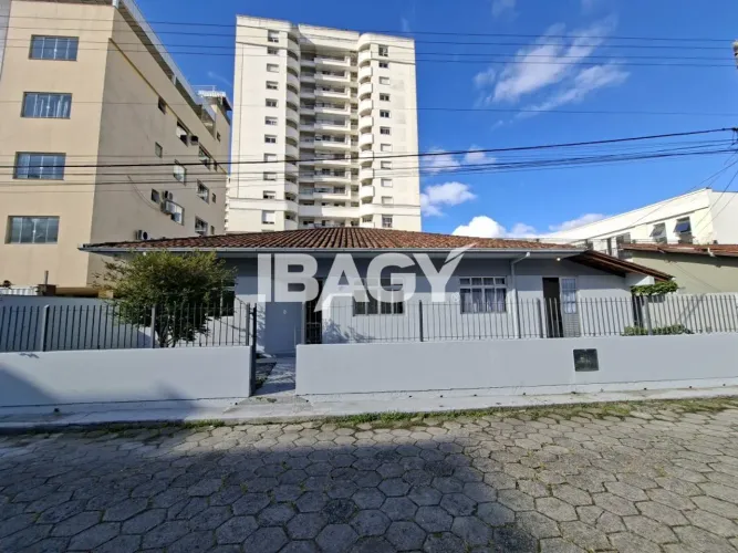 Excelente Casa 4 dormitório(s) em Trindade - Florianópolis