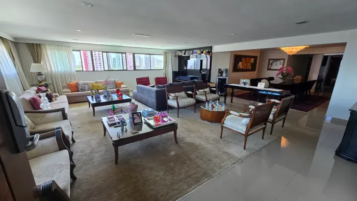 Imóvel de alto padrão com 384 m²,  5 suítes em Tirol - Natal - RN