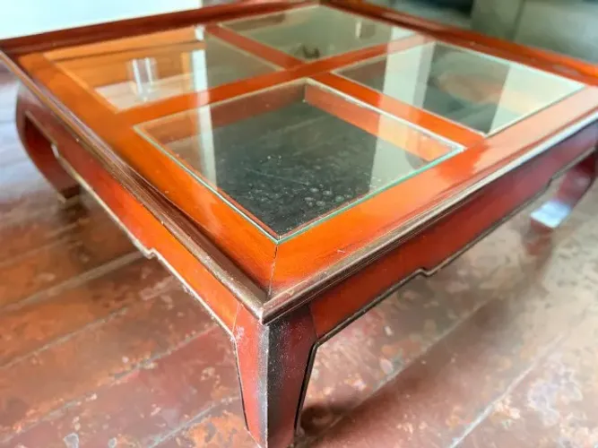 Jogo de Mesas: 1 mesa de centro (1m x 1m, 40cm alt); 2 mesinhas (60cm x 60cm, 54cm alt)