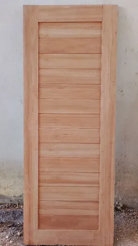 Vende-se por de cedro de 2,10 x 80cm y 2,10 x 60cm