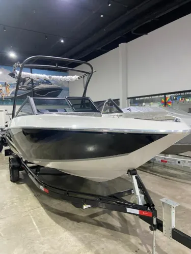 Lancha Ventura V205 ANO 2026 ZERO HORAS PRONTA ENTREGA