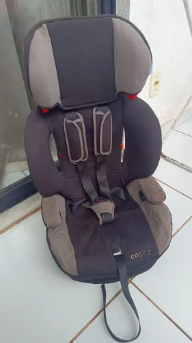 Cadeira de criança para auto 10 - 36 Kg Cosco usada por 150,00.