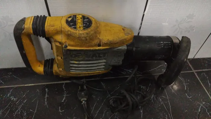 Vendo martelete demolidor Dewalt