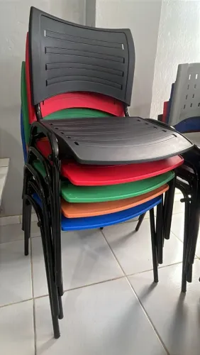 Cadeira Iso - diversas cores
