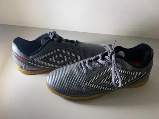 Chuteira Umbro Stride INStride IN (Futsal) (Futsal)