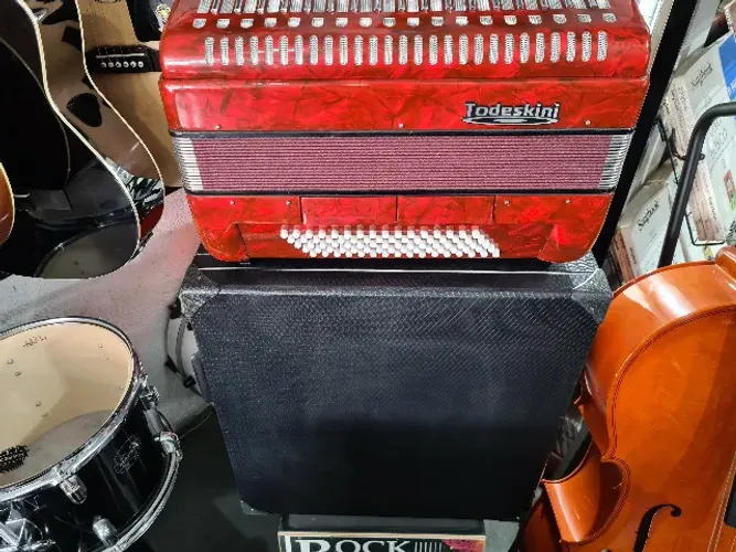 Acordeon/Sanfona Todeskini 80 Baixos