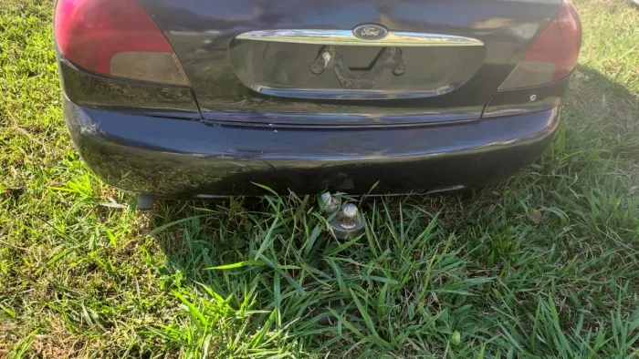 Para-choque traseiro Mondeo sedan 98 com detalhes 