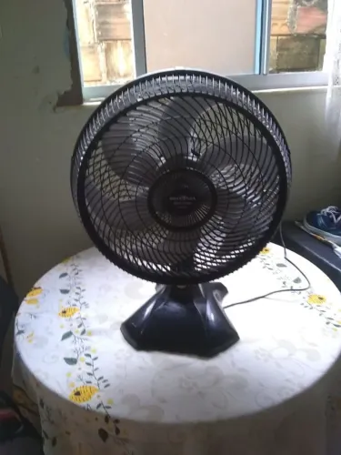 Ventilador Britânia bem conservado novo