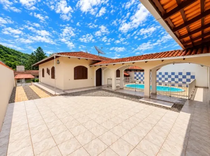 Casa 3 dormitórios com Piscina - Blumenau