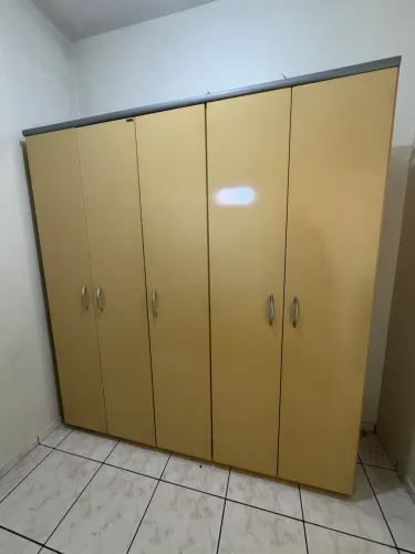 Guarda Roupa cor Marfim 5 portas