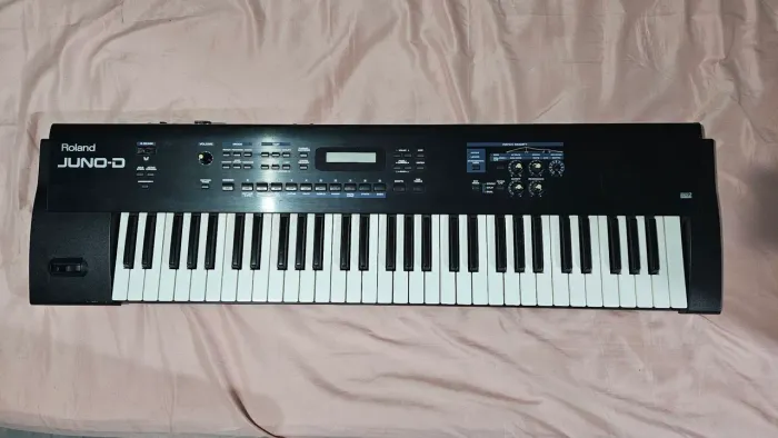 (Preço Negociável) Sintetizador Roland Juno-D