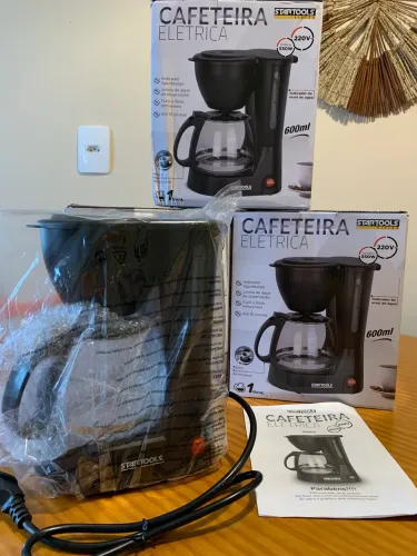 Cafeteira elétrica nova jarra 600ml 220V na caixa