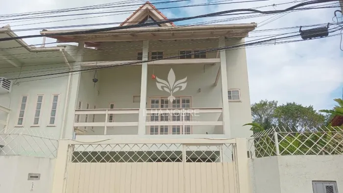 Casa para Alugar no Rio Tavares, Florianópolis/SC Garagem coberta para 3 veículos