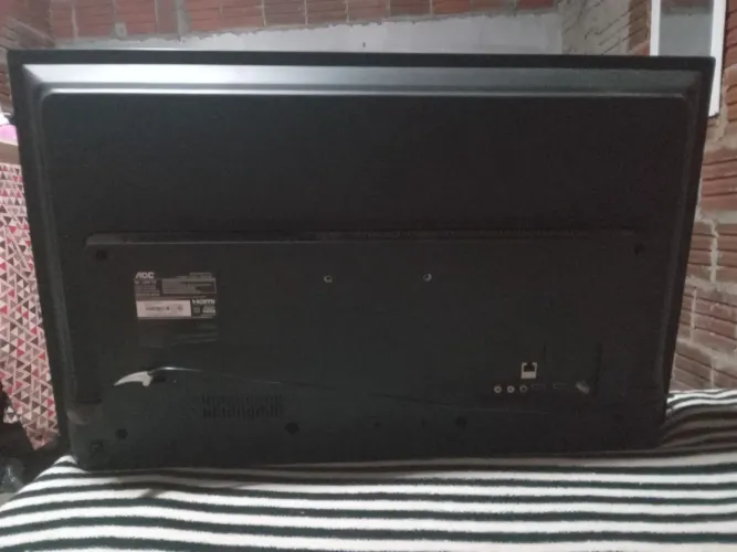 Tv pra vender ela n aparece a imagem mais sai som .