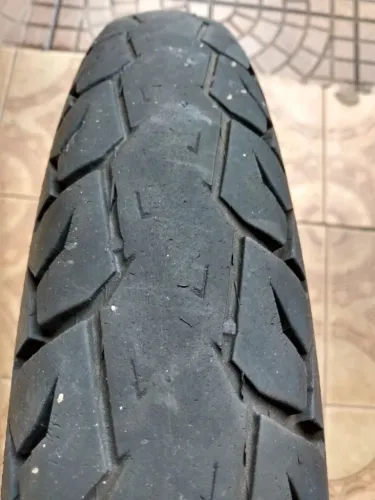Pneu traseiro 90/90/18