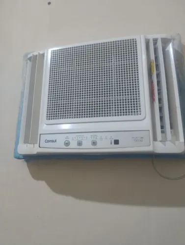 Vende se ar condicionado bem conservado..