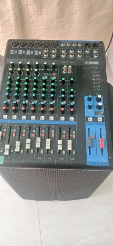 Vendo mesa e caixa de som