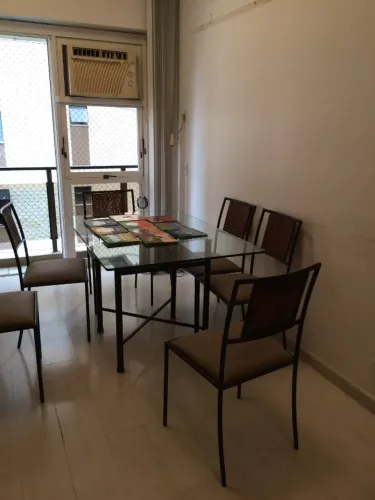 Mesa de jantar 6 lugares - Precisa reforma nas cadeiras - Móvel Velha Bahia