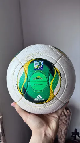 Bola de Futebol Adidas Cafusa - Copa das Confederações 2013 (Oficial Match Ball)