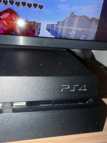 PS4 semi novo estado excelente!