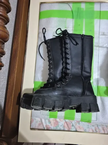 Coturno feminino cano alto usado