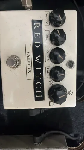 Pedal Famulus Red Witch