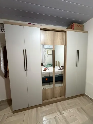 Guarda-Roupa de Casal em Ótimo Estado