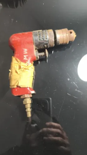 Furadeira pneumática tipo pistola