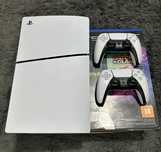 PlayStation 5 slim 1TB + 2 controles 