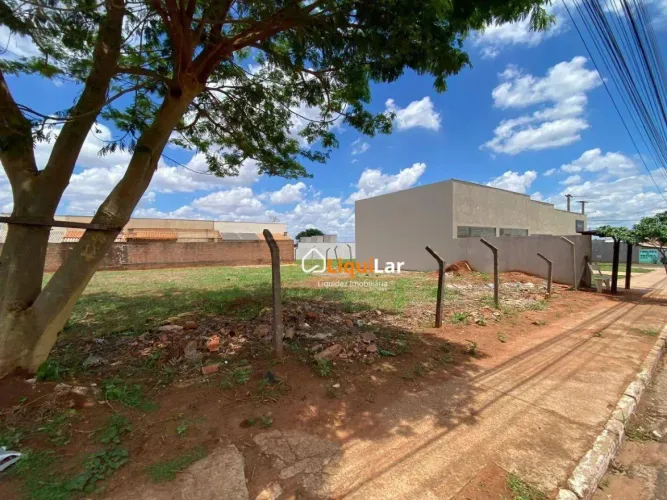 Terreno à venda com 360m², no asfalto, localizado próximo ao Atacadão