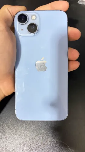 iPhone 14 na cor azul