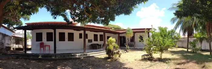 Casa Arborizada | 3 Suítes | 900 m² de Terreno | Capim Macio