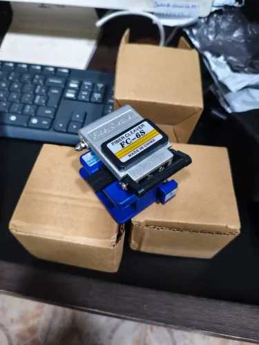 Clivador para fibra óptica