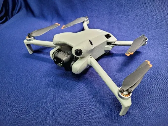 Drone Dji Mini 4 Pro Fly More Combo Plus RC2