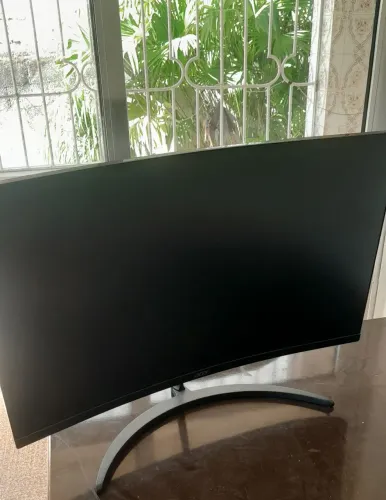 Monitor Acer Game Nitro 27''/ED27 hbm/full HD (1920x1080 / 100 hz Tela Curva-bom