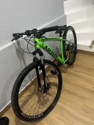 Bicicleta Lotus Aro 29 Semi Nova - Freio a Disco - Pouco Uso 