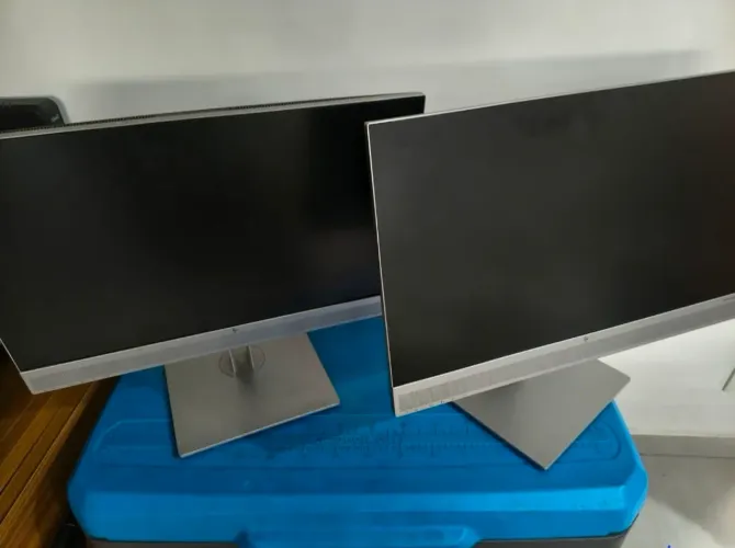 Monitor HP 243M com camera ( com defeito )