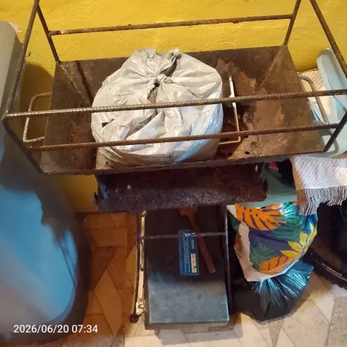 Vendo uma churrasqueira toda de chápa desmontável contato *