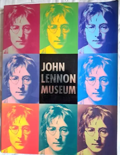Catálogo do John Lennon Museum no Japão - raro