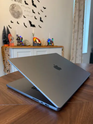 MacBook Pro 16 M1 Max 32GB 1TB 90% saúde de bateria