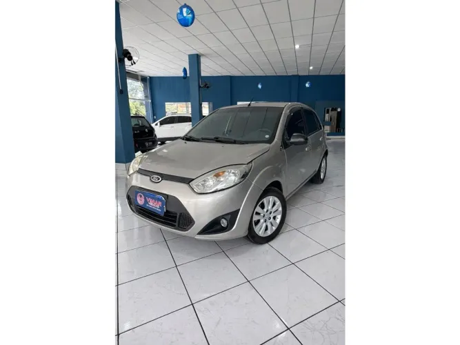 Ford Fiesta 1.0 Rocam SE Plus Hatch 8V Flex 4P Manual 2014