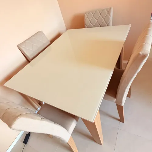 Mesa de Jantar - 4 Lugares - novíssima