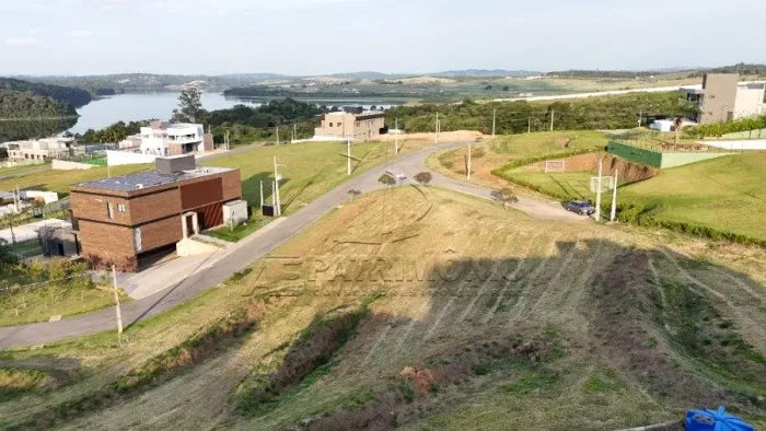 TERRENO EM CONDOMINIO COM 1.070M² - Condomínio Náutico Le Portier